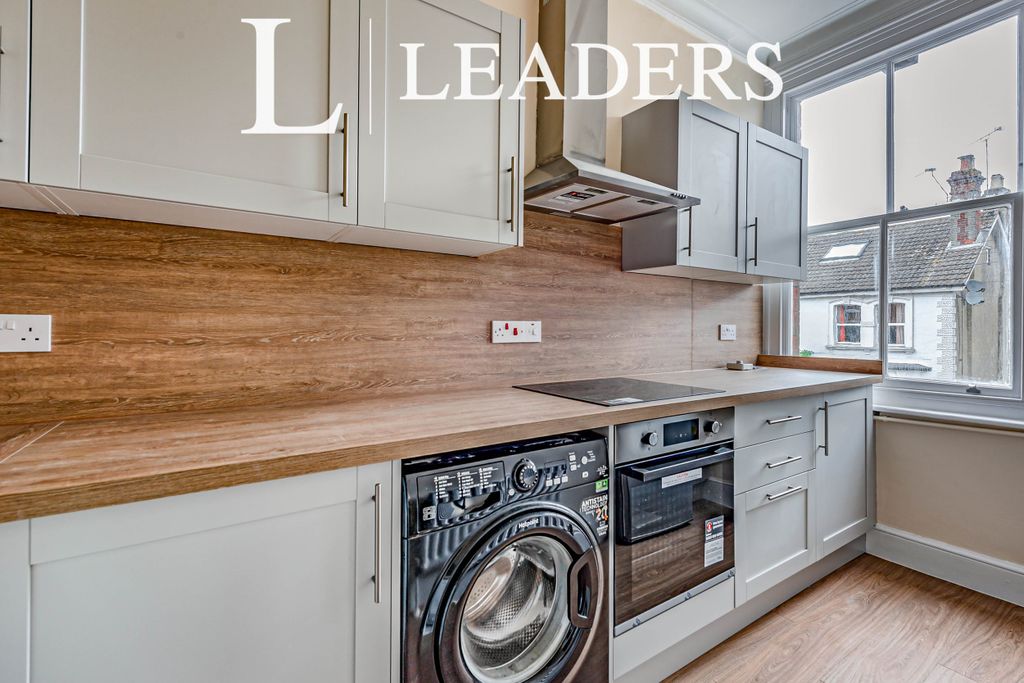Property photo 1 of 10 Kitchen