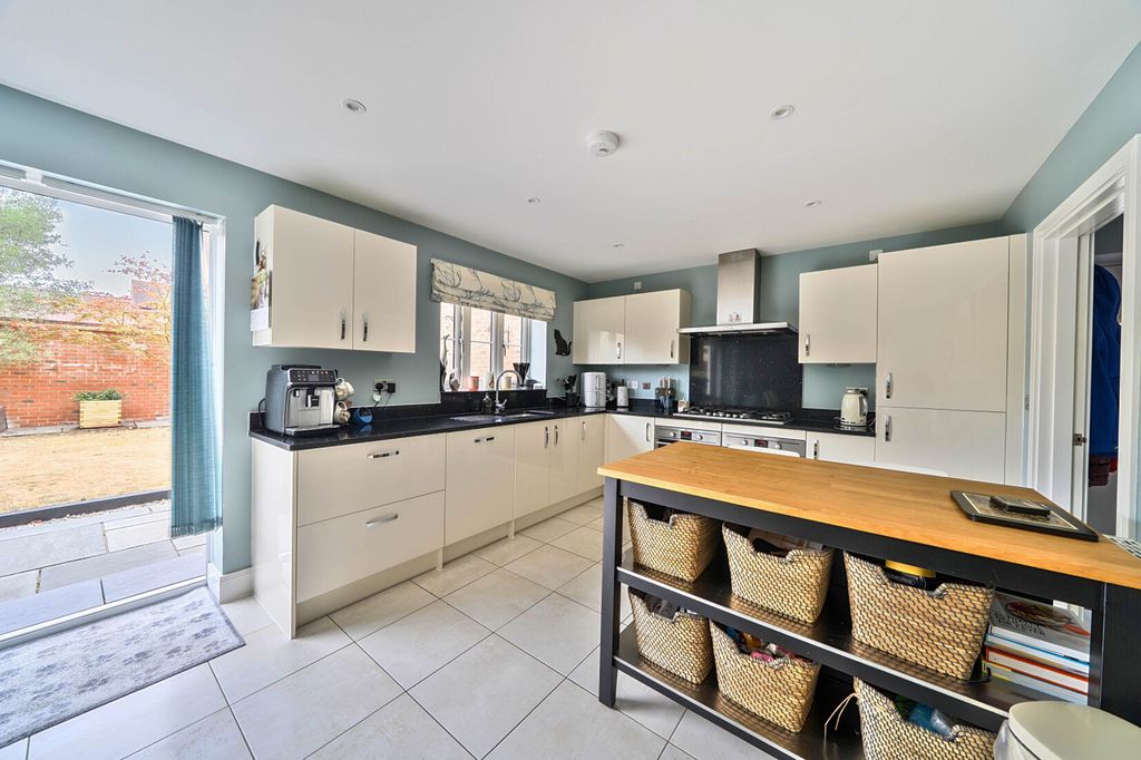 Property photo 2 of 24 Kitchen/Dining