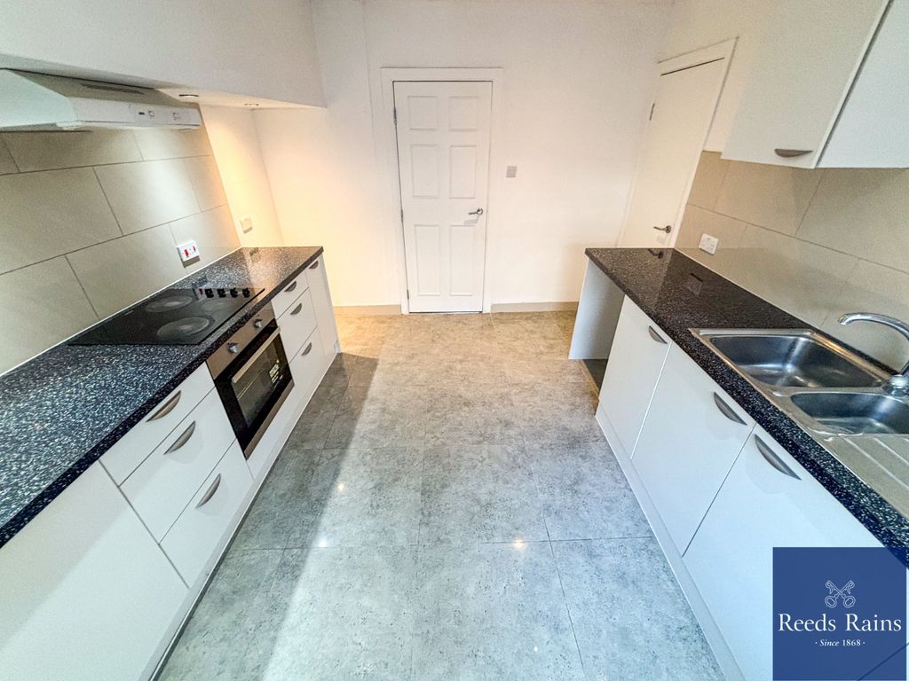 Property photo 2 of 19 Kitchen