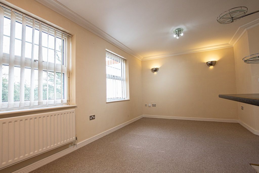 Property photo 3 of 12 Img_3035