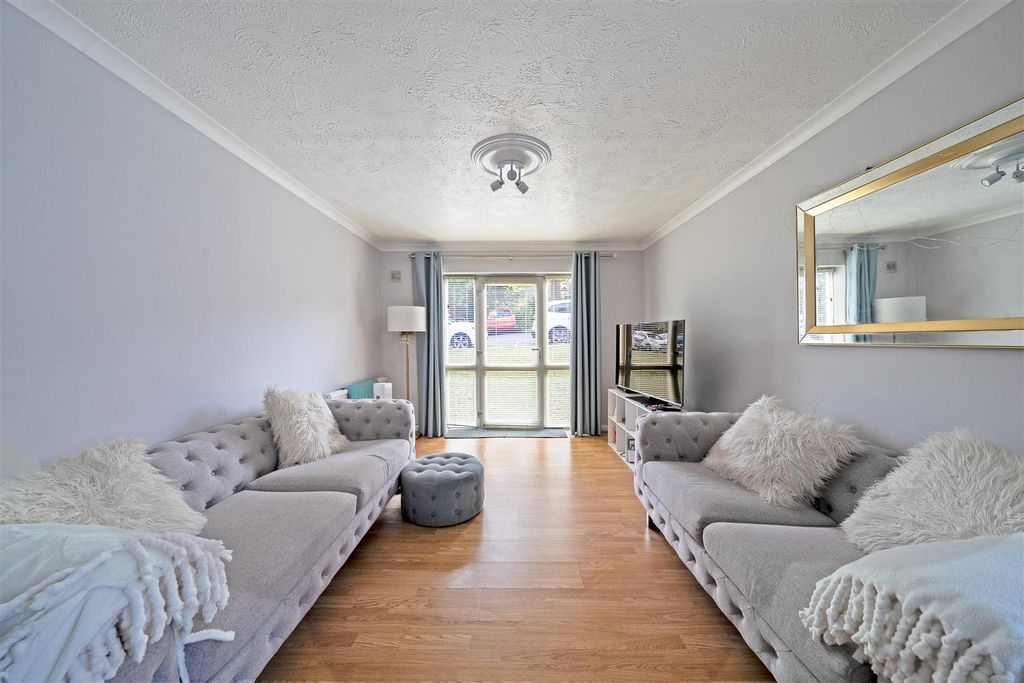 Property photo 2 of 11 Living Room