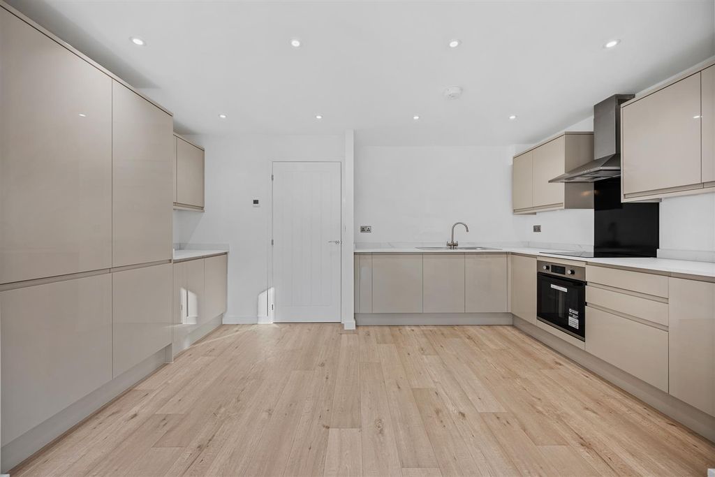 Property photo 2 of 32 Wentworthrdweb14.Jpg