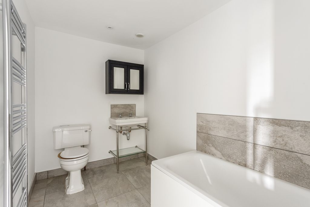 Property photo 3 of 17 Flat 7 Court Lodg...