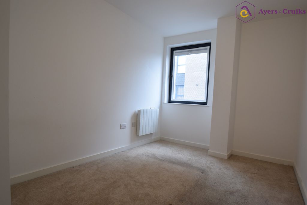 Property photo 3 of 5 Bedroom