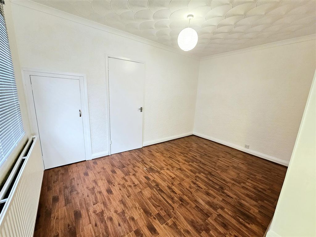 Property photo 3 of 9 Dining Room