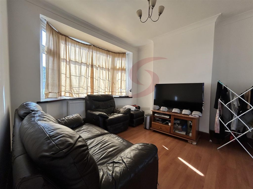 Property photo 2 of 14 Lounge