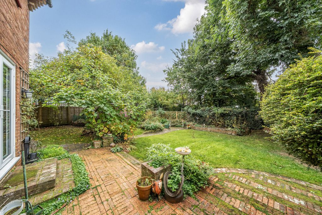 Property photo 3 of 13 1364483-3-68Ed003...