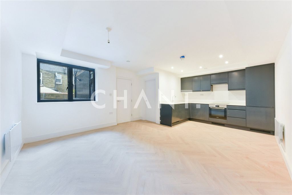 Property photo 2 of 15 Picture No. 12