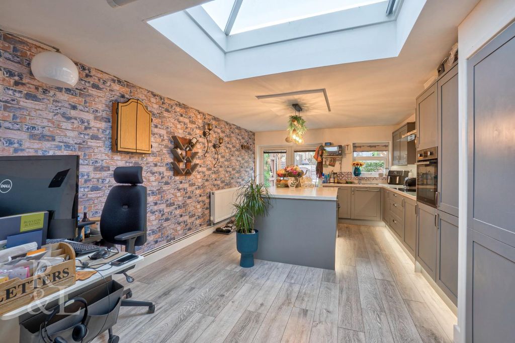 Property photo 3 of 31 169 Occupation Road (4).Jpg