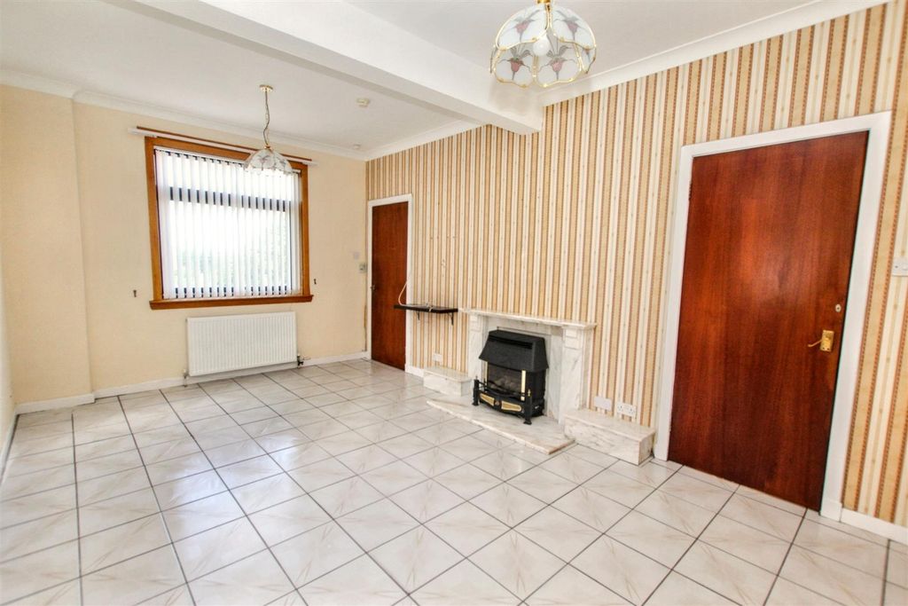 Property photo 3 of 19 3- Lounge.Jpg