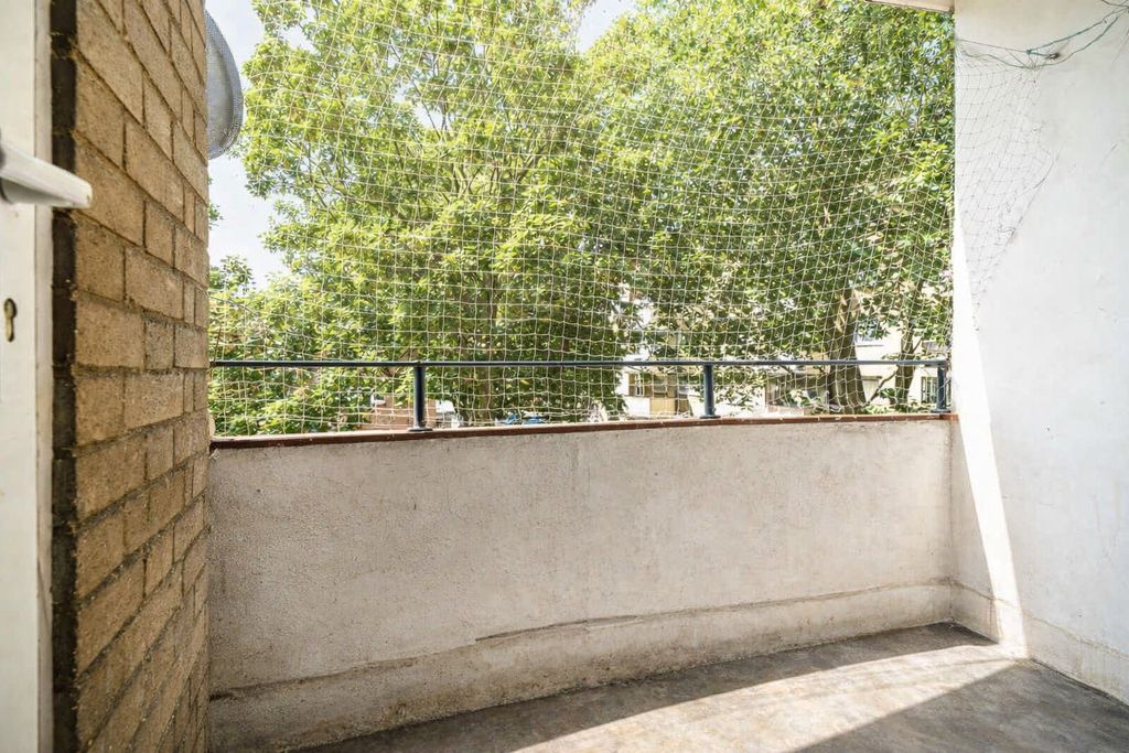 Property photo 2 of 14 5196971