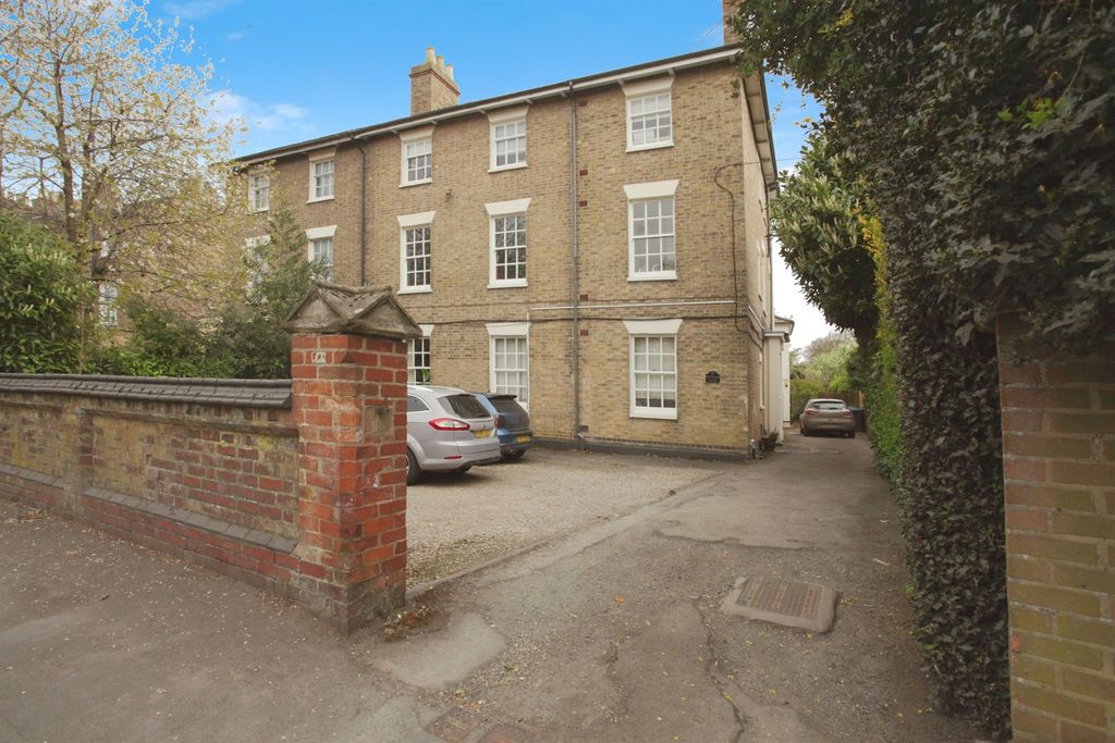 Property photo 2 of 18