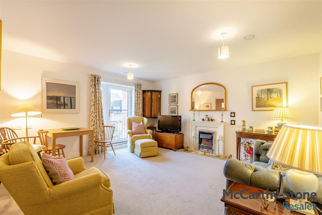 Property photo 2 of 28 8677994-Interior08.Jpg