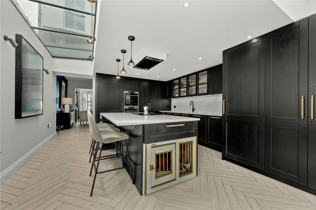 Property photo 2 of 14 Kitchen/Breakfast