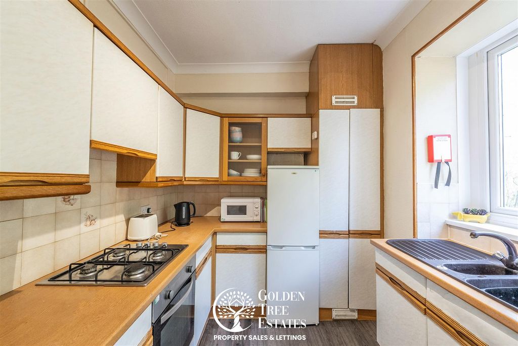 Property photo 3 of 40 Kitchen