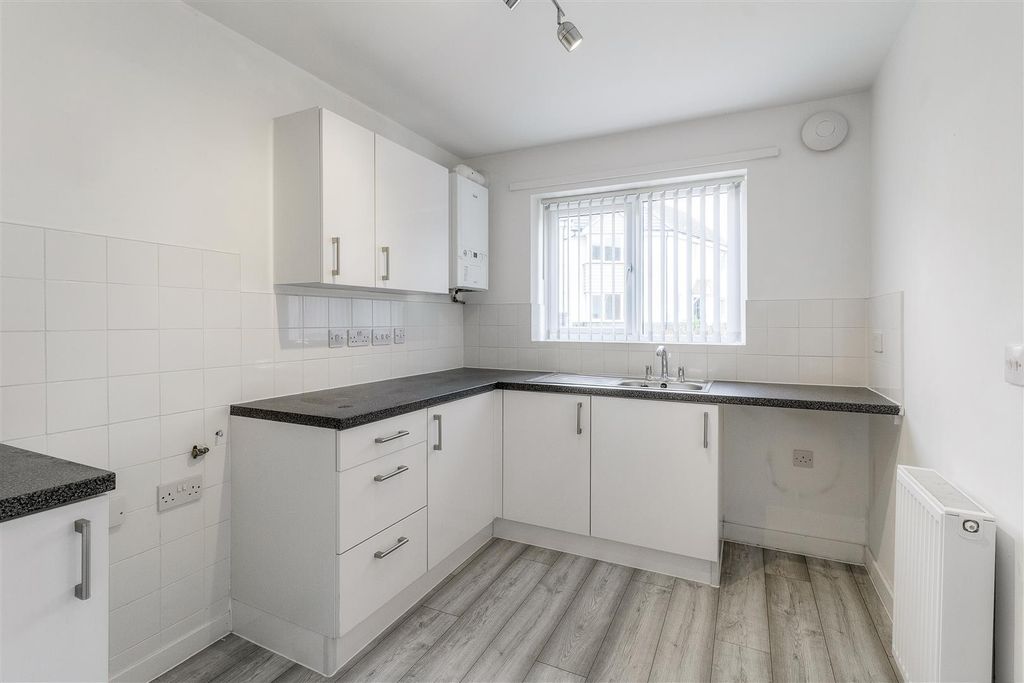 Property photo 3 of 15 Kitchen