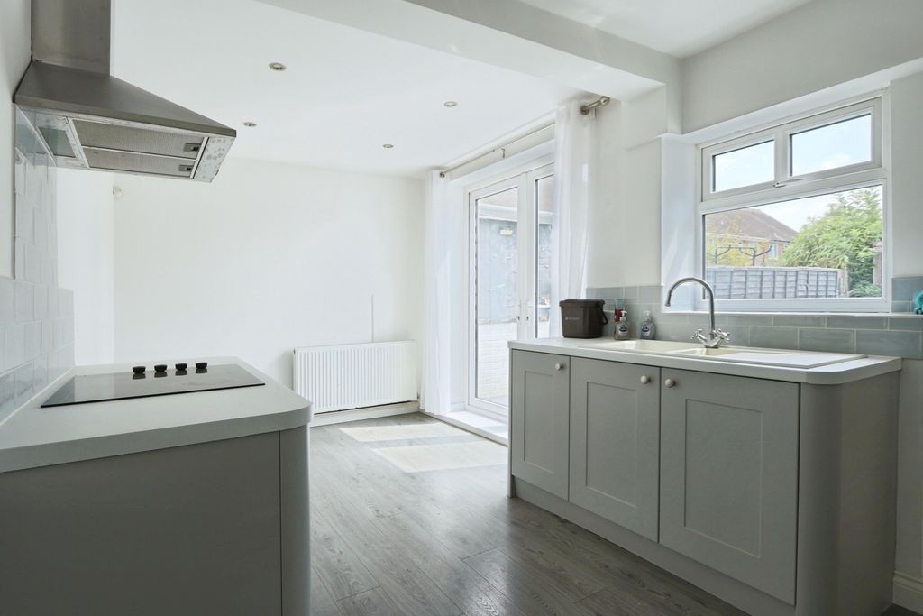 Property photo 3 of 14 4315337