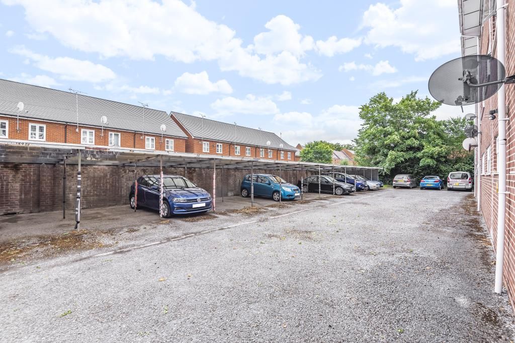 Property photo 2 of 8 Parking