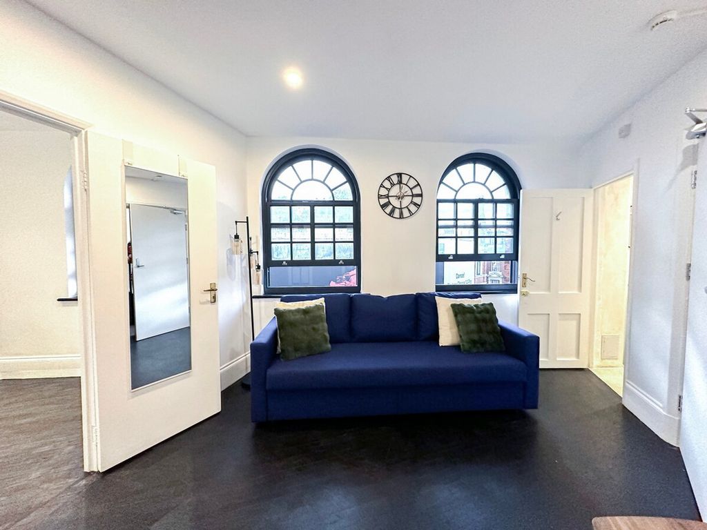 Property photo 1 of 10 Living Room