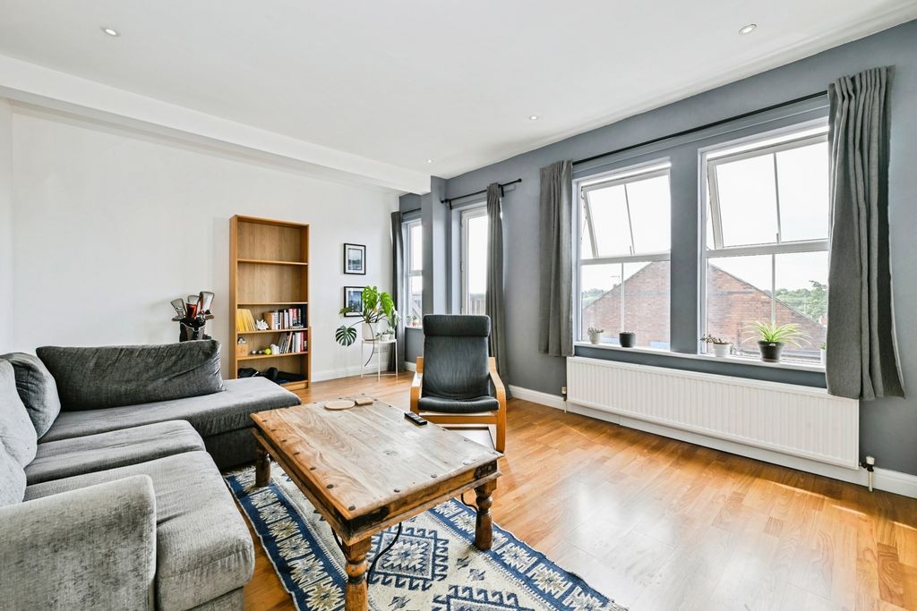 Property photo 3 of 11 Pbox-Img.Jpg