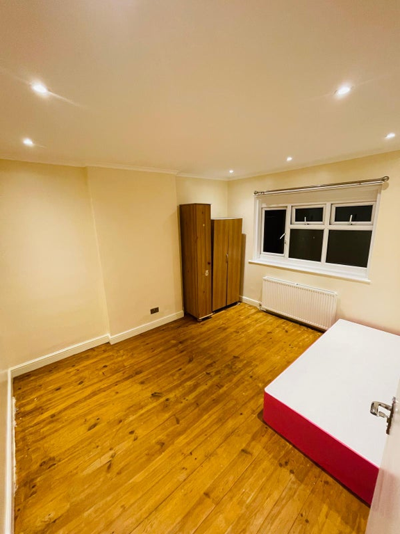Property photo 1 of 2