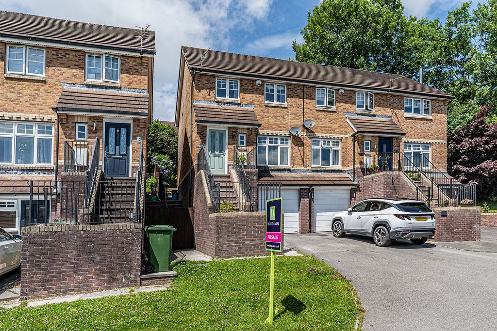 Property photo 1 of 32