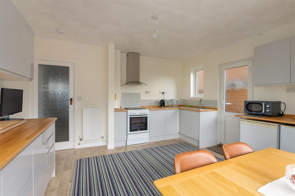 Property photo 3 of 14 Southwood Road, Tankerton, Whitstable