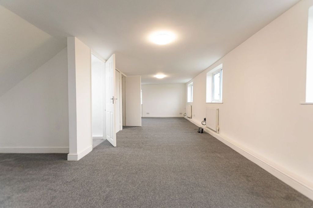 Property photo 3 of 28