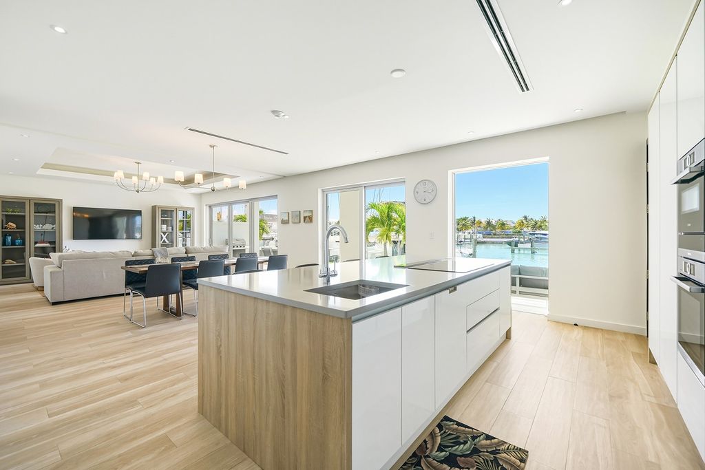 Property photo 3 of 28