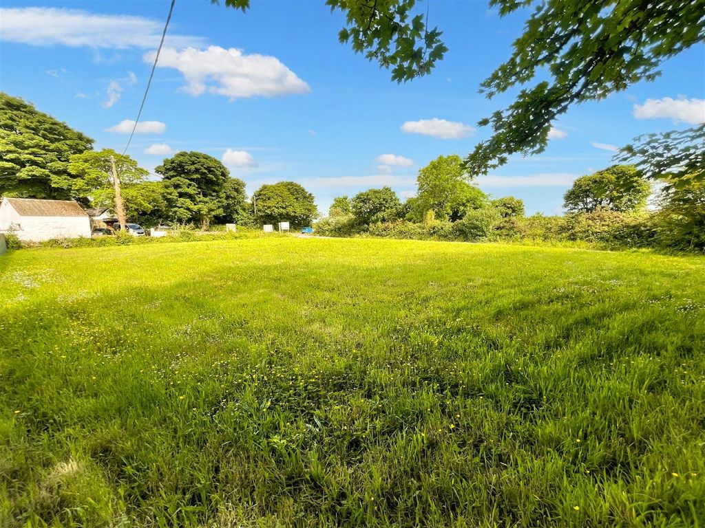 Property photo 2 of 12