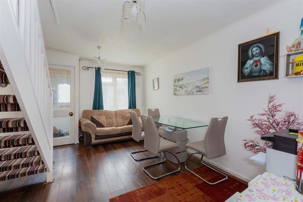 Property photo 3 of 11 3 Boulters Close Living Room 2.Jpeg