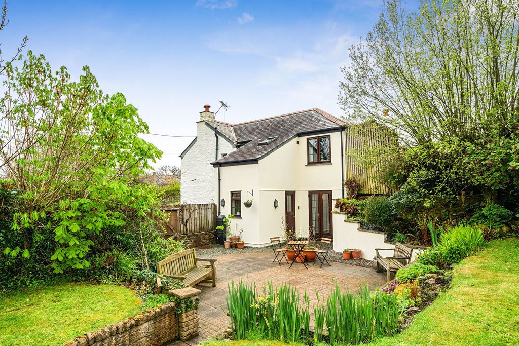 Property photo 1 of 18