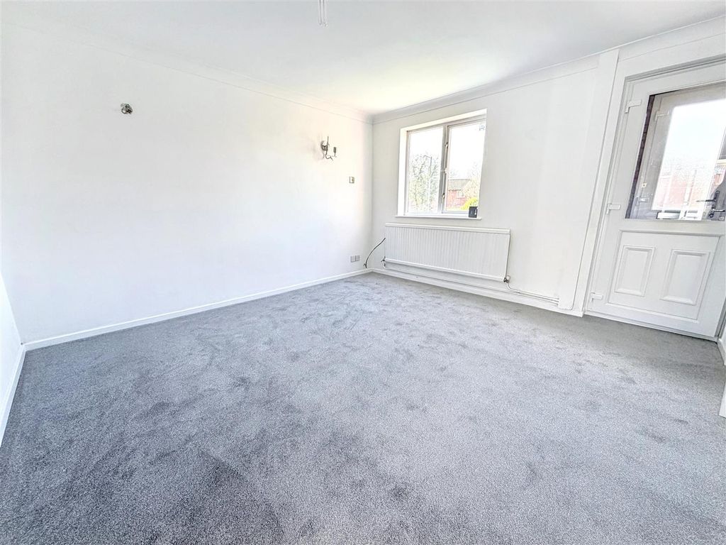 Property photo 2 of 13 Lounge