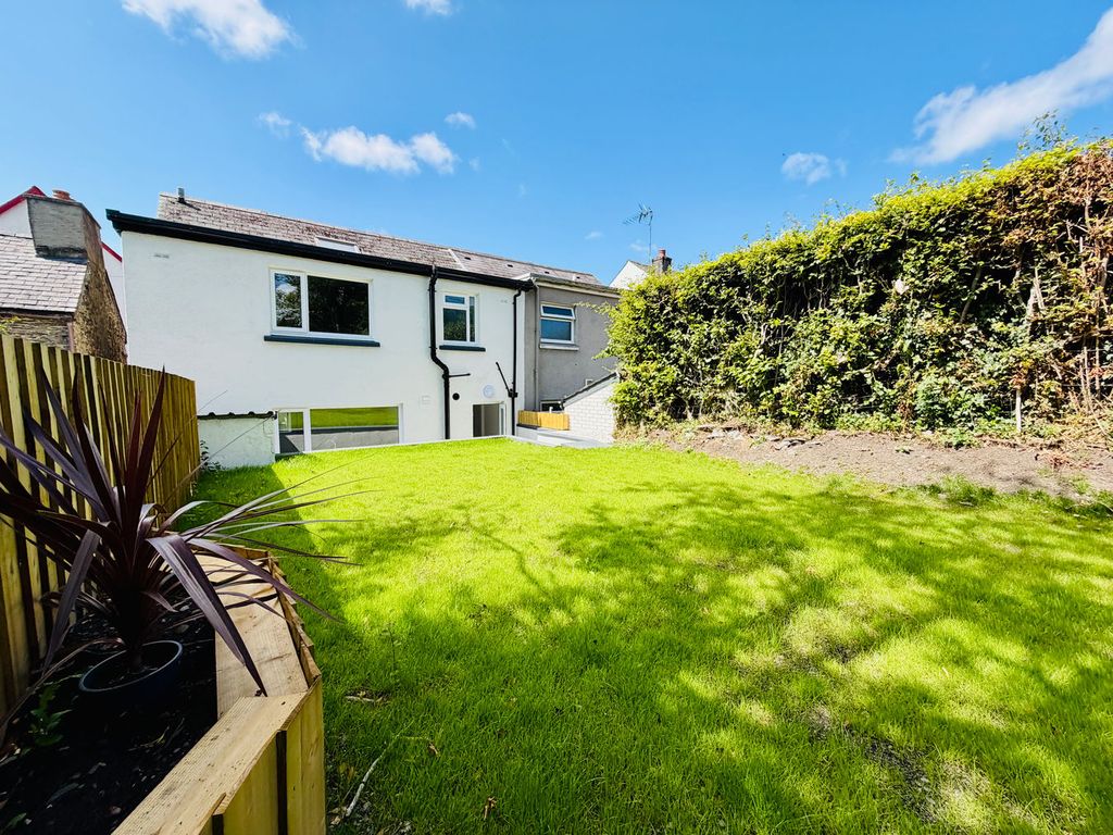 Property photo 2 of 18