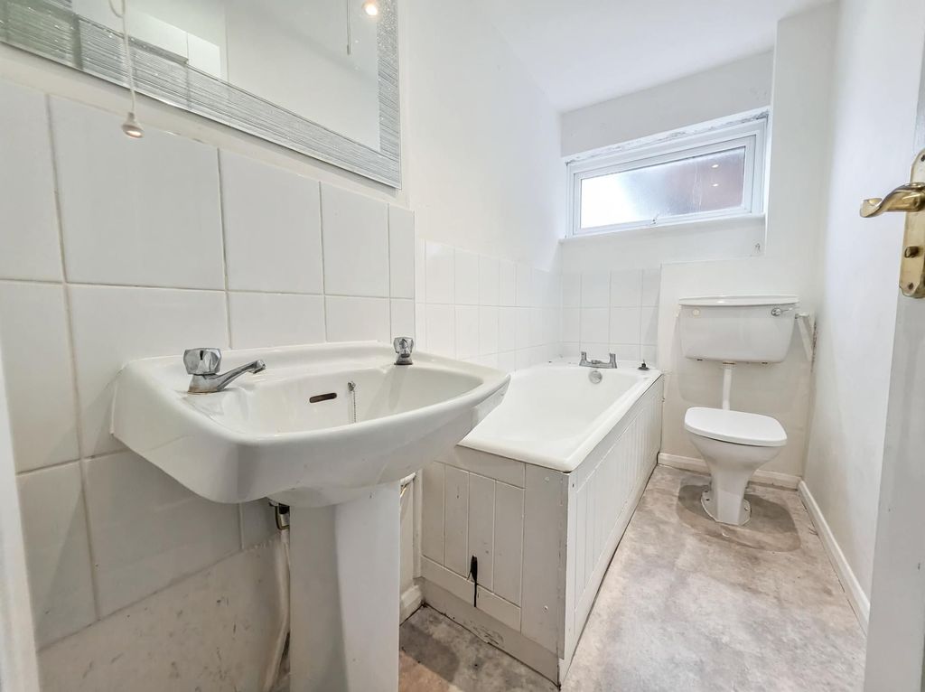 Property photo 2 of 3