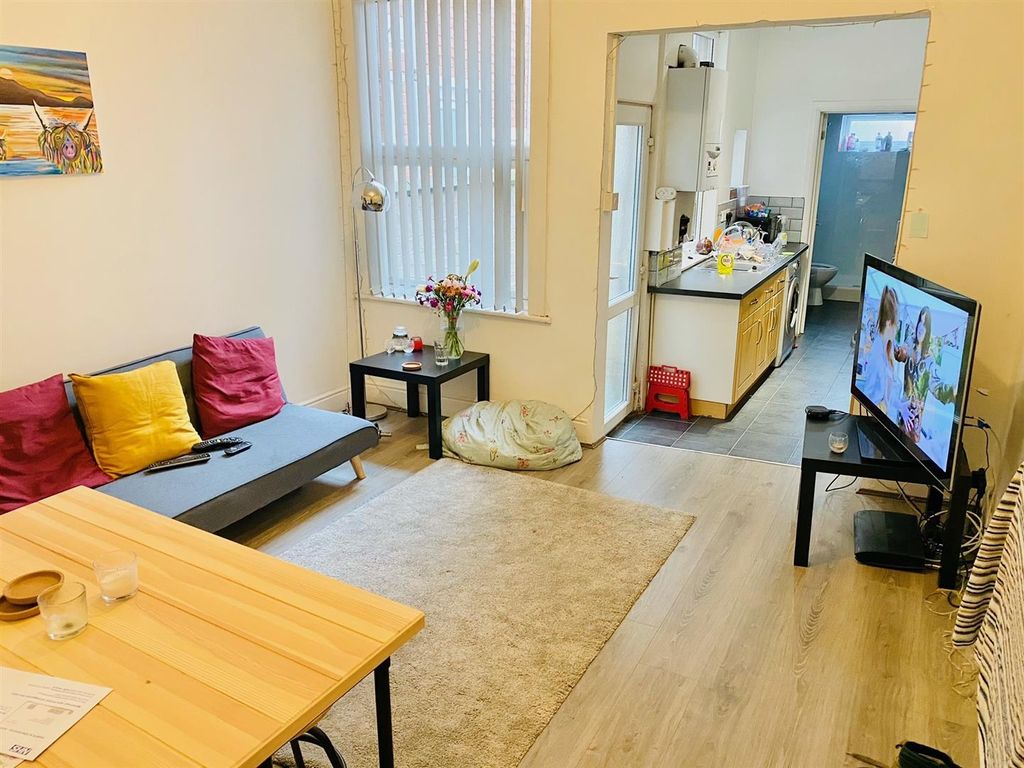 Property photo 2 of 15 Lounge 3.Jpg