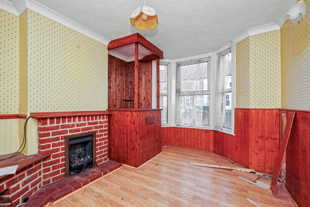 Property photo 3 of 20