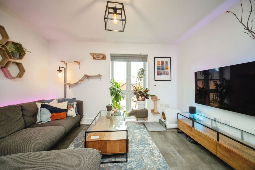 Property photo 3 of 16 Living Room