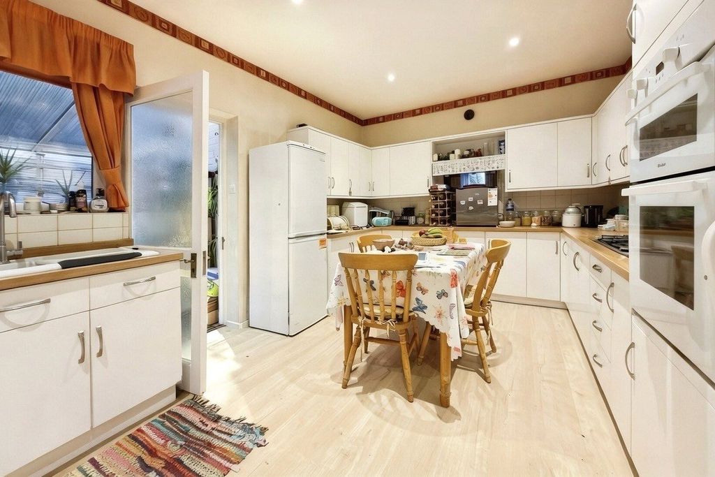 Property photo 2 of 15 Picture No. 30