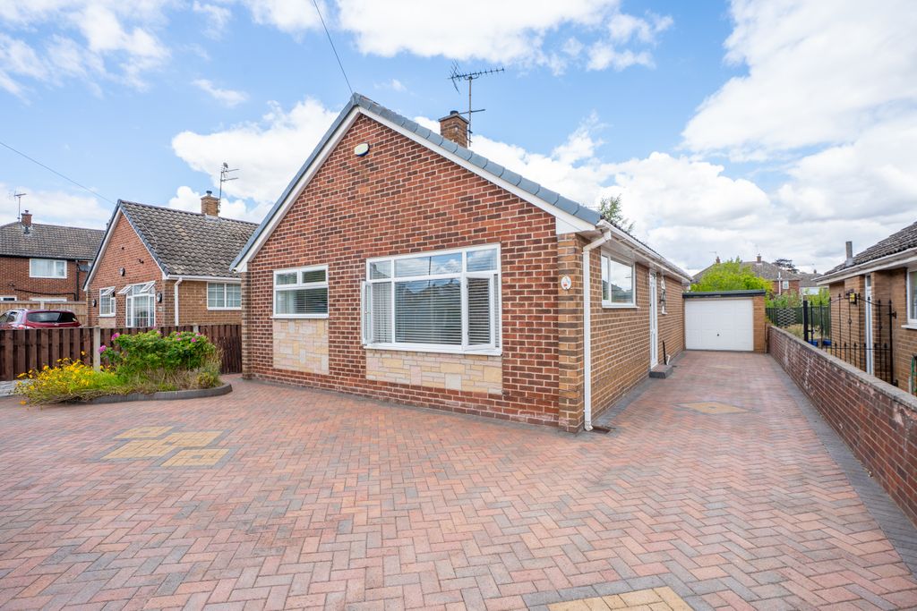 Property photo 1 of 15 36Kenmarecrescent1