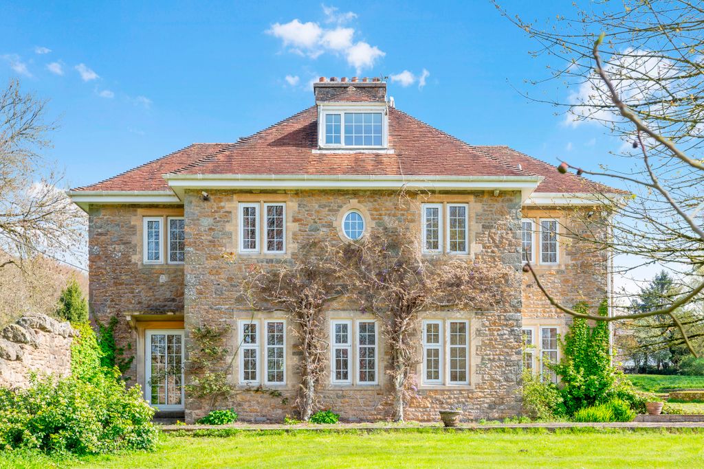 Property photo 2 of 25