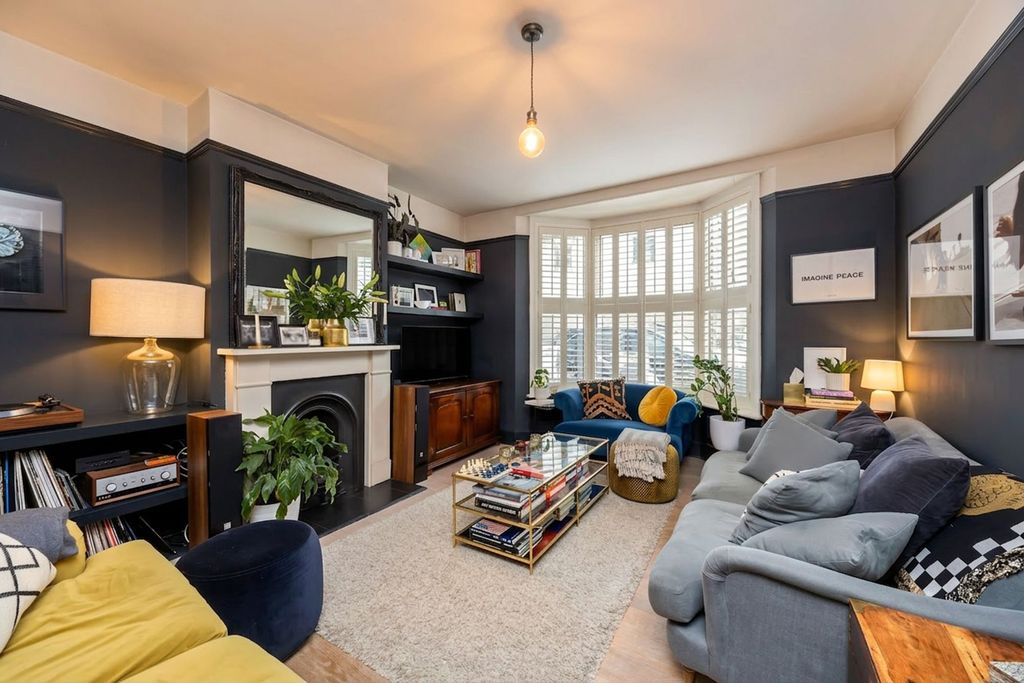 Property photo 2 of 28