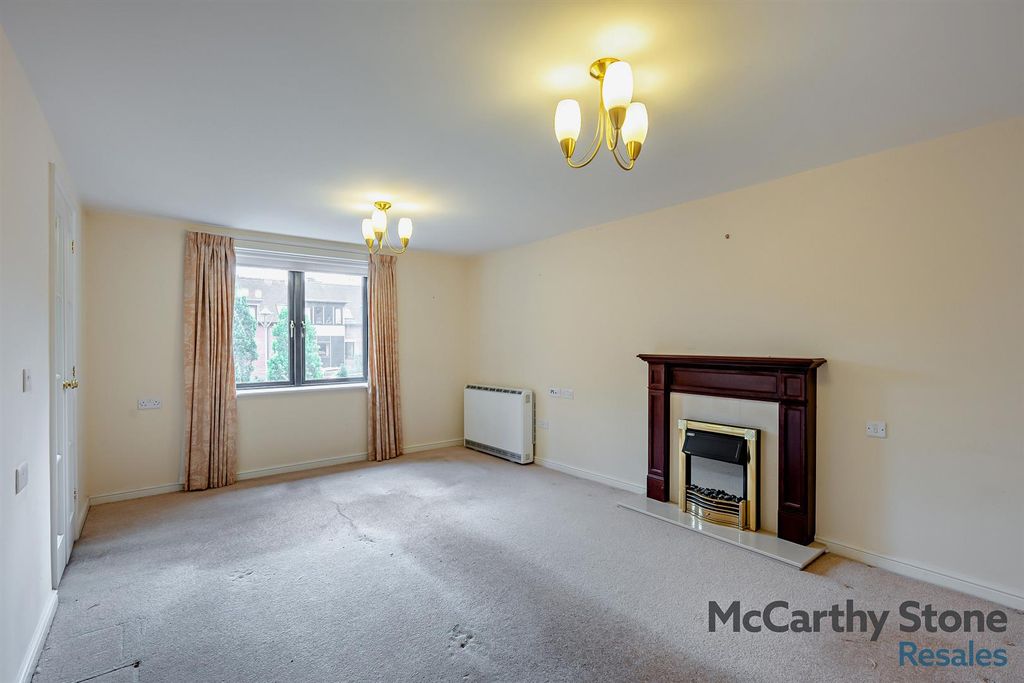 Property photo 3 of 23 8655960-Interior04-800.Jpg