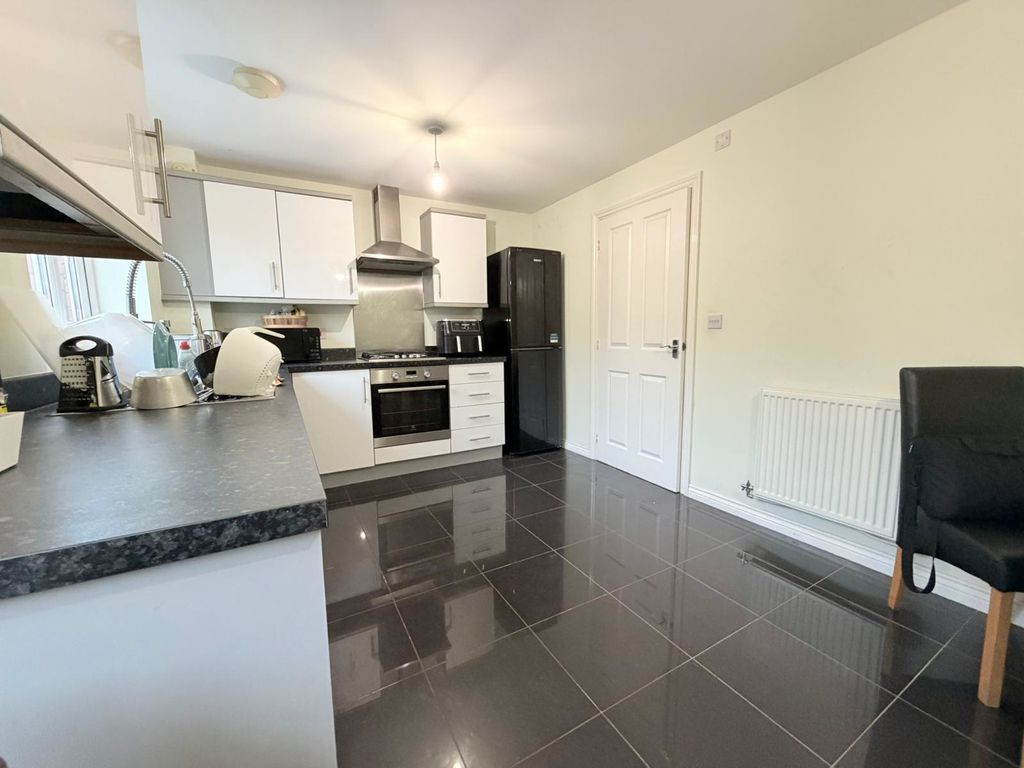 Property photo 3 of 11 Photo 9