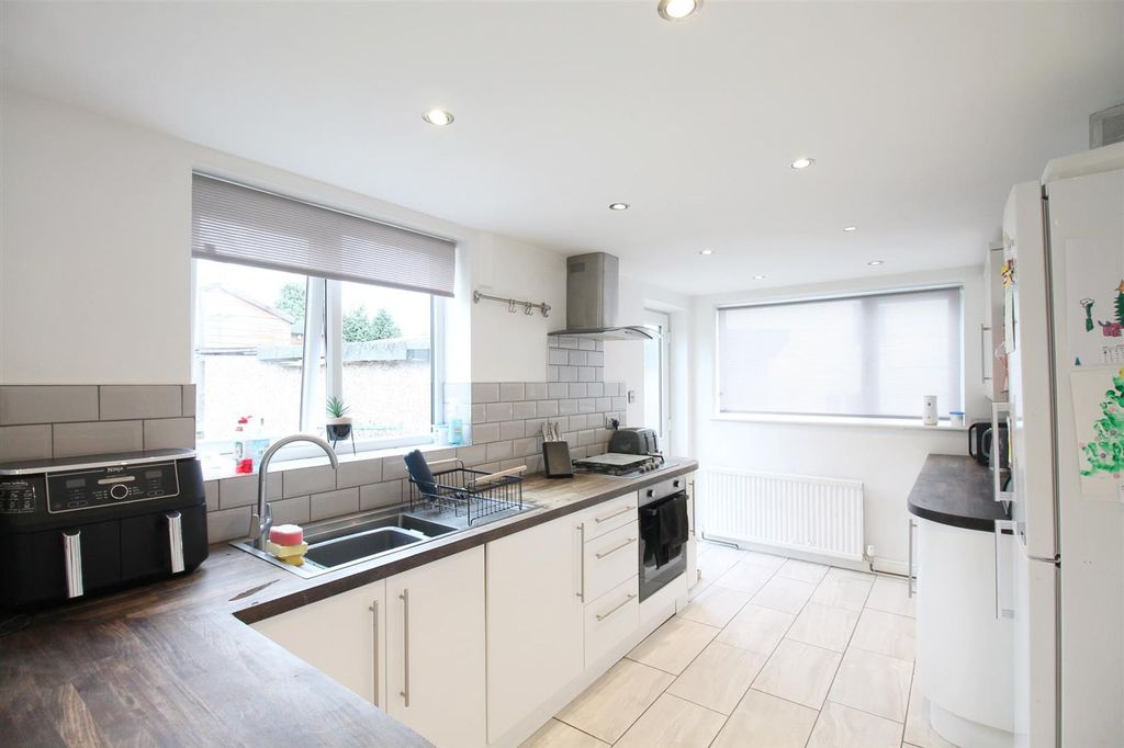 Property photo 3 of 14 Kitchen/Diner