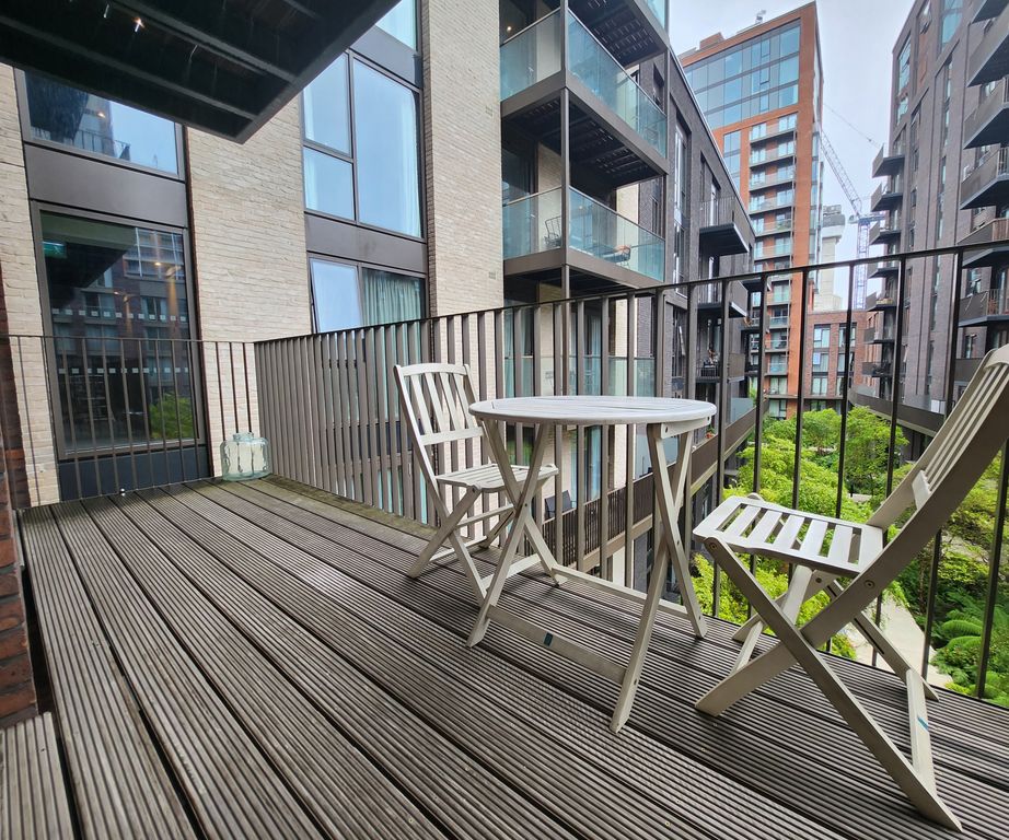 Property photo 1 of 12 Modern Luxurious Apartment With Balcony