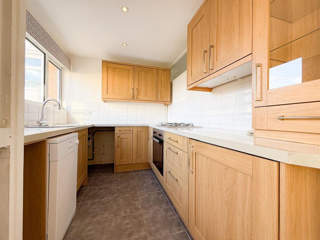 Property photo 2 of 11 Kitchen