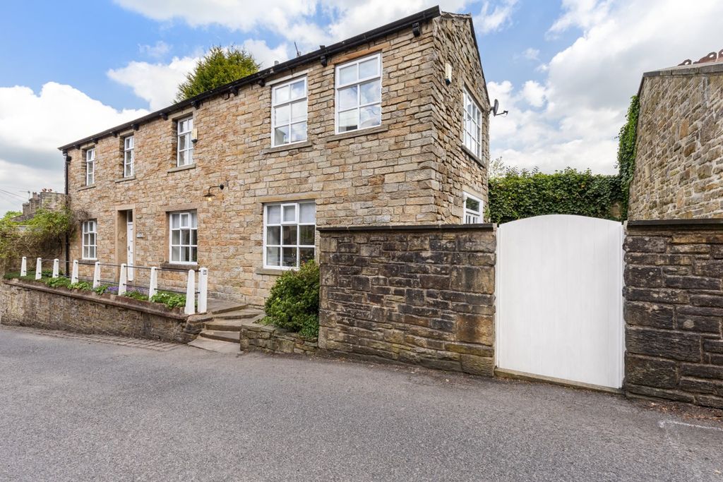 Property photo 1 of 40
