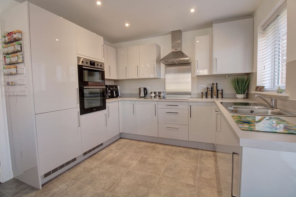 Property photo 2 of 22 A6