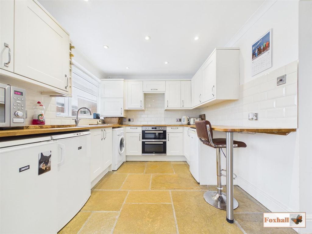 Property photo 3 of 22 Kitchen / Dining Area